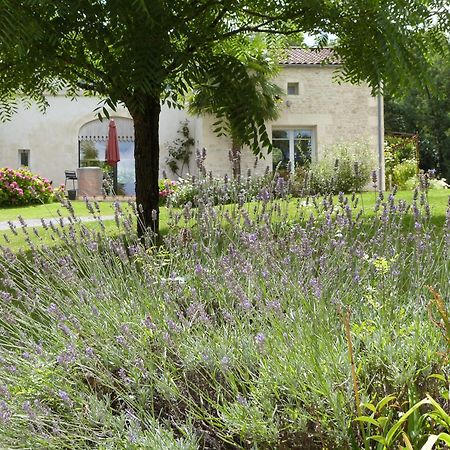 Le Logis De La Brumanderie - Saintes Fontcouverte  Exterior photo